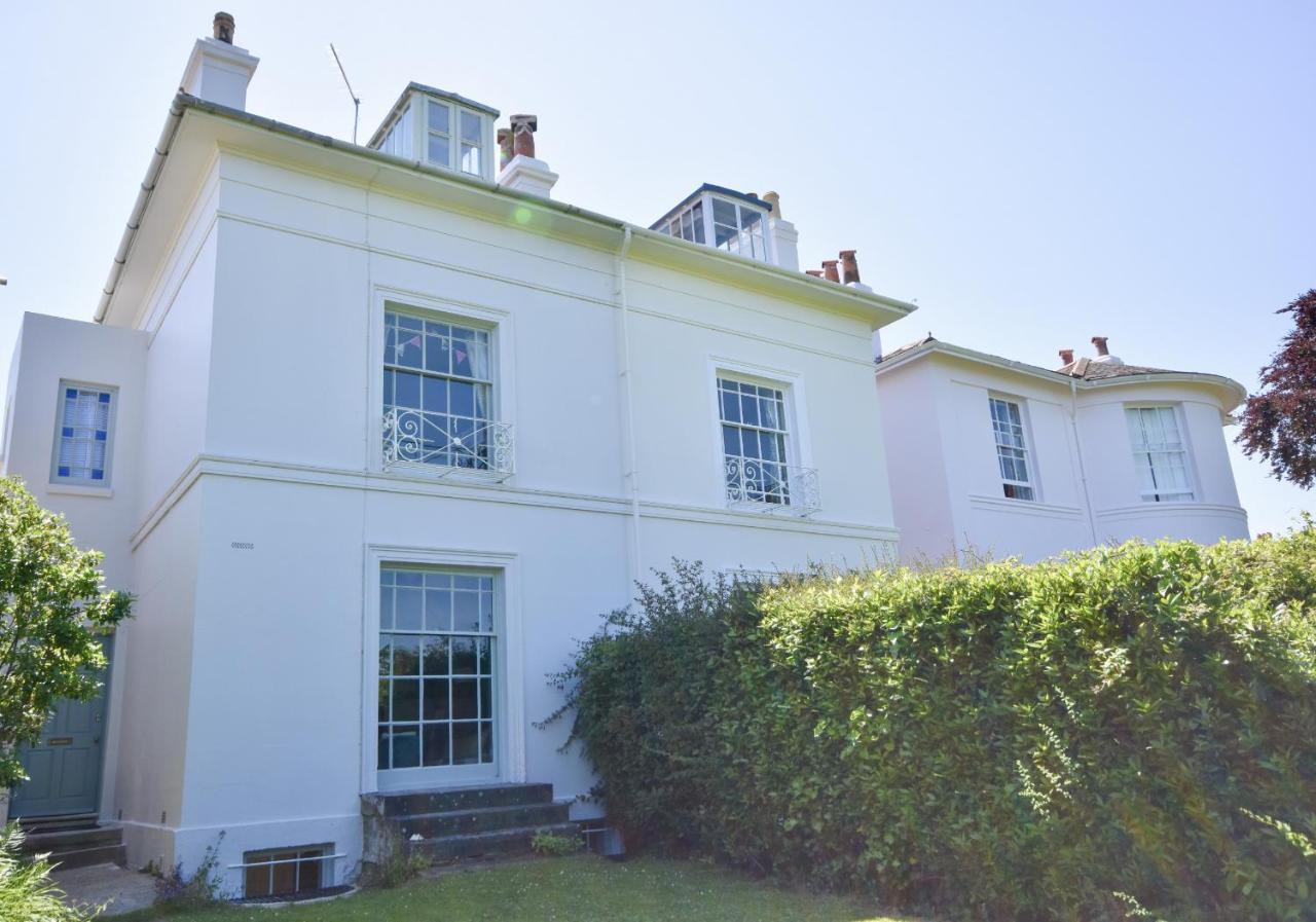 Arden Villa, Sleeps 8, Moments From The Golden Sandy Beach Of Ryde Ryde  Exterior photo